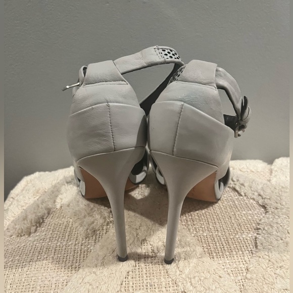 L.AM.B Gwen Stefani Gray Leather Open
Toe Criss Cross Strap Heels - Picture 4 of 4